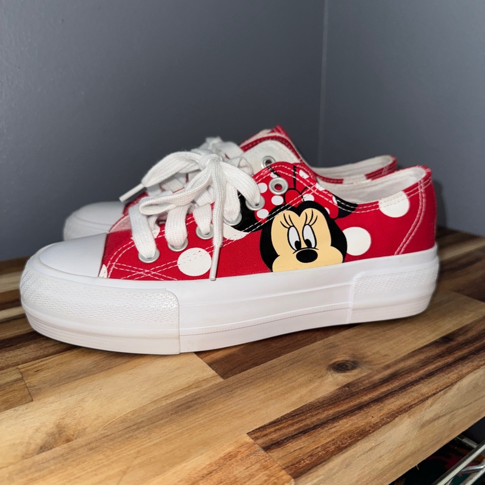 Women’s Minnie Mouse sneakers